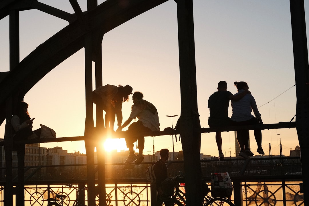 Top 5 Trends im Bereich hybrides Arbeiten: wie man sich 2026 an die neuen Anforderungen der Arbeitgeber anpassen kann